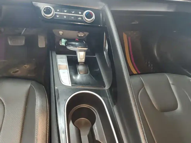 Hyundai Elantra — Фото автомобиля 13