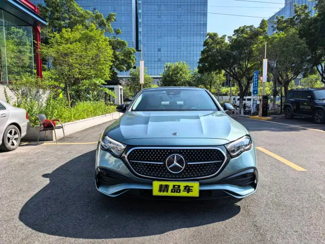 Mercedes-Benz E-Class — Фото автомобиля 2