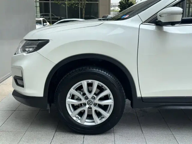 Nissan X-Trail — Фото автомобиля 5