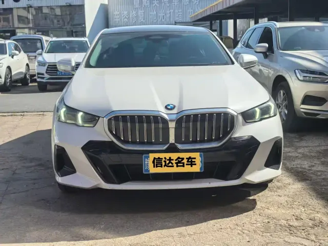 BMW 5 Series — Фото автомобиля 2