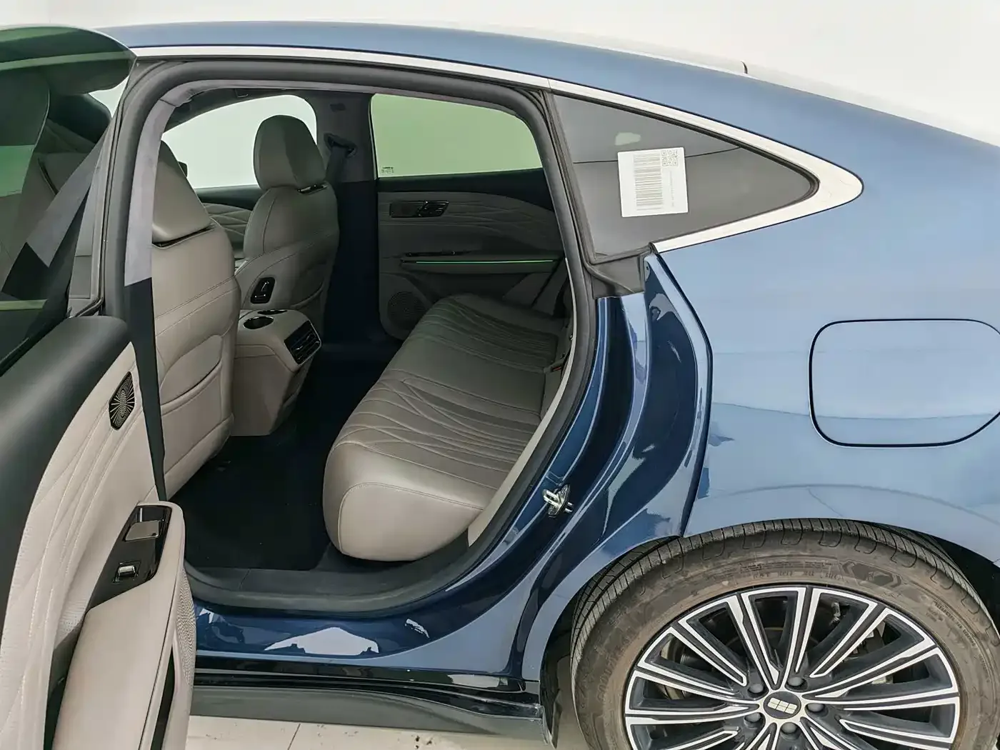 Geely Galaxy Galaxy Xingyao 8 2025 130km EM-P Starship Edition — Фото автомобиля 10