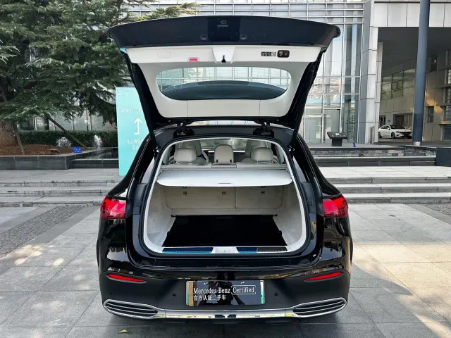 Mercedes-Benz EQE SUV — Фото автомобиля 13