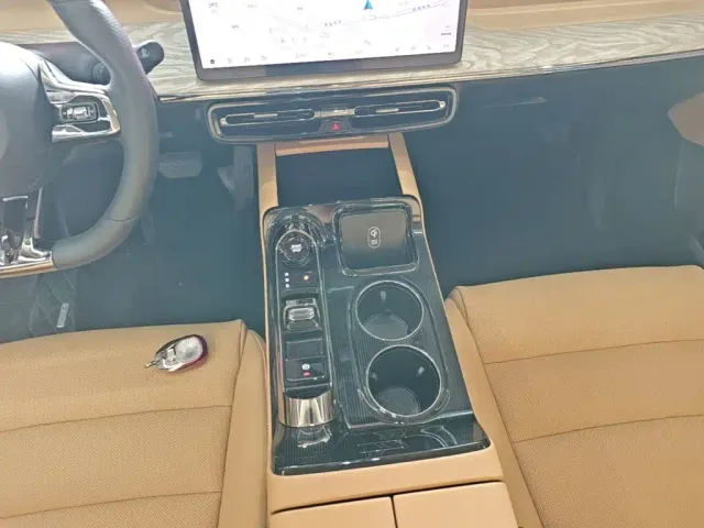 GAC Trumpchi E8 — Фото автомобиля 13