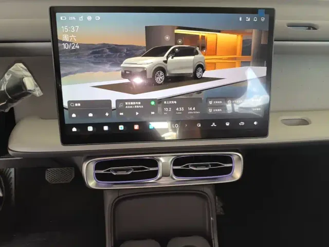 Leapmotor B10 — Фото автомобиля 12