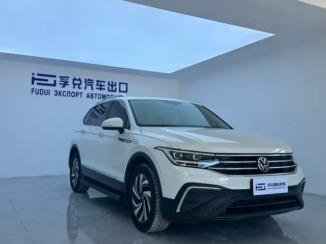 Volkswagen Tiguan L — Фото автомобиля 4