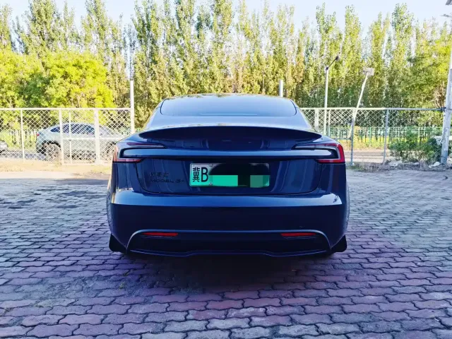 Tesla Model 3 — Фото автомобиля 4
