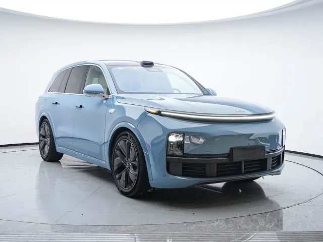 Li Auto L8 — Фото автомобиля 3