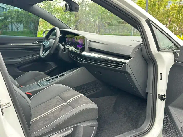 Volkswagen Golf — Фото автомобиля 9