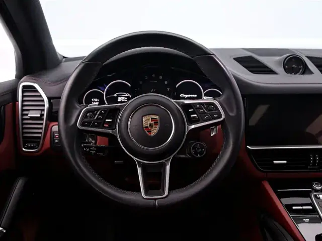Porsche Cayenne — Фото автомобиля 7