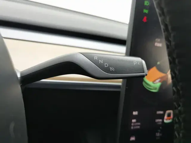 Tesla Model 3 — Фото автомобиля 13
