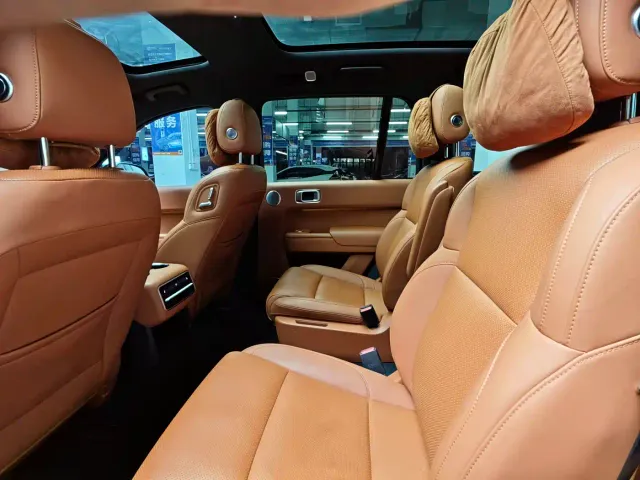 Li Auto L8 — Фото автомобиля 6