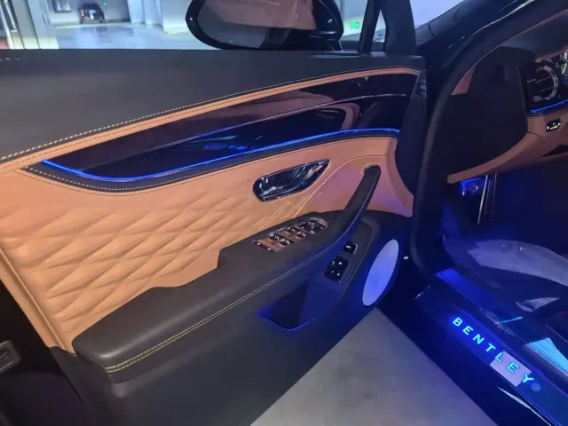 Bentley Flying Spur — Фото автомобиля 5