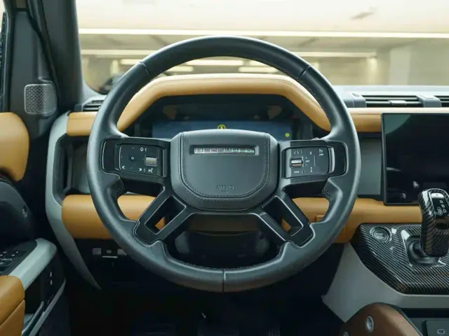Land Rover Defender — Фото автомобиля 16