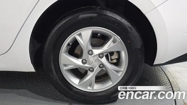 Hyundai AVANTE Avante (CN7) — Фото автомобиля 17