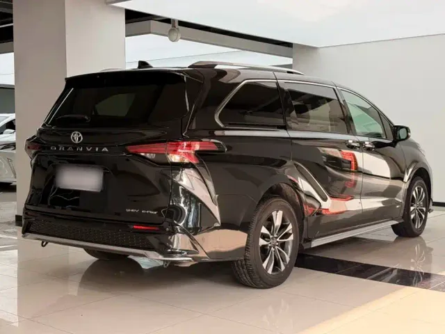 Toyota Granvia — Фото автомобиля 17