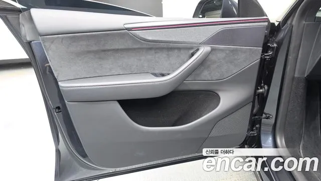 Tesla Model Y — Фото автомобиля 13