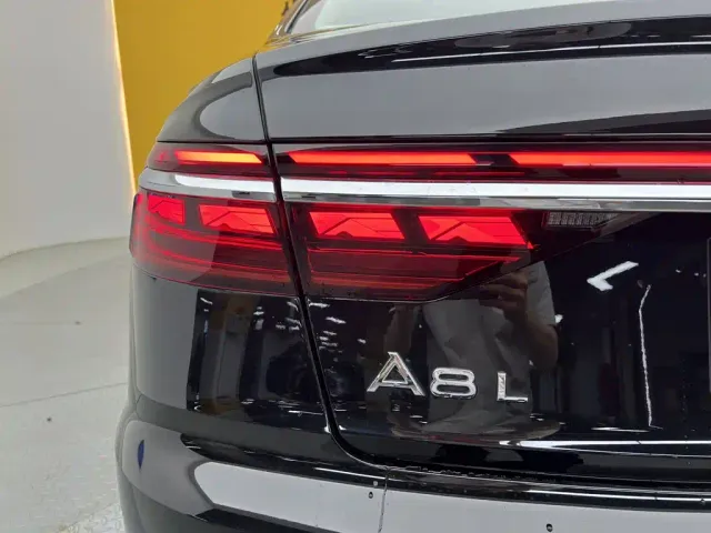 Audi A8 — Фото автомобиля 6