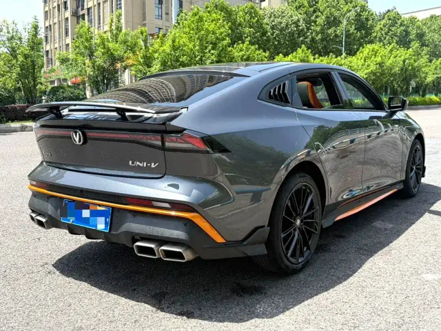 Changan UNI-V — Фото автомобиля 11