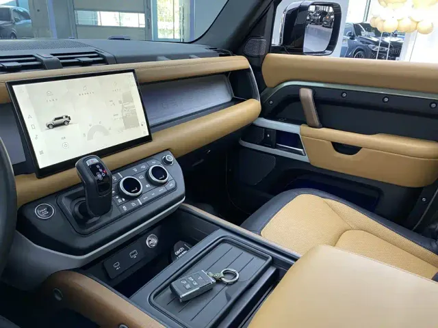Land Rover Defender — Фото автомобиля 23