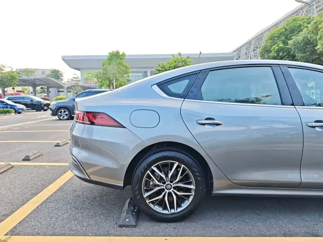 BYD Qin PLUS — Фото автомобиля 23