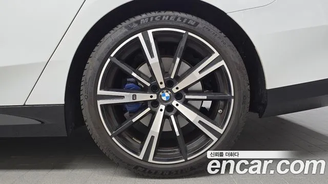 BMW 5-Series 5 серия (G60) 530i xDrive M Sport — Фото автомобиля 21