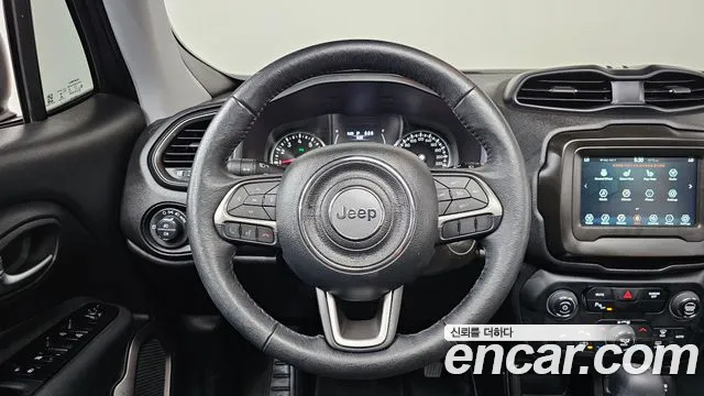 Jeep Renegade — Фото автомобиля 13