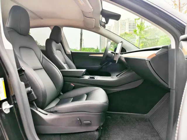 Tesla Model Y — Фото автомобиля 10