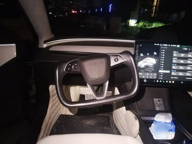 Tesla Model 3 — Фото автомобиля 6