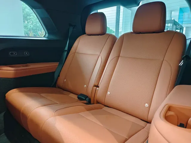 Li Auto L9 — Фото автомобиля 10