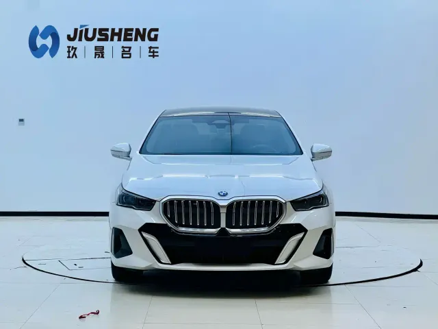 BMW 5 Series — Фото автомобиля 2