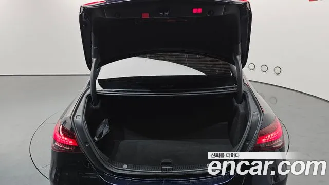 Mercedes-Benz E-Class — Фото автомобиля 17