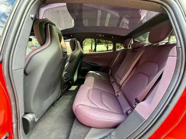 Xiaomi SU7 — Фото автомобиля 8