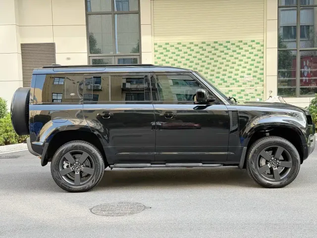 Land Rover Defender — Фото автомобиля 4