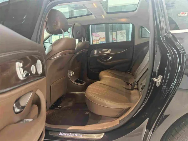 Mercedes-Benz E-Class — Фото автомобиля 5