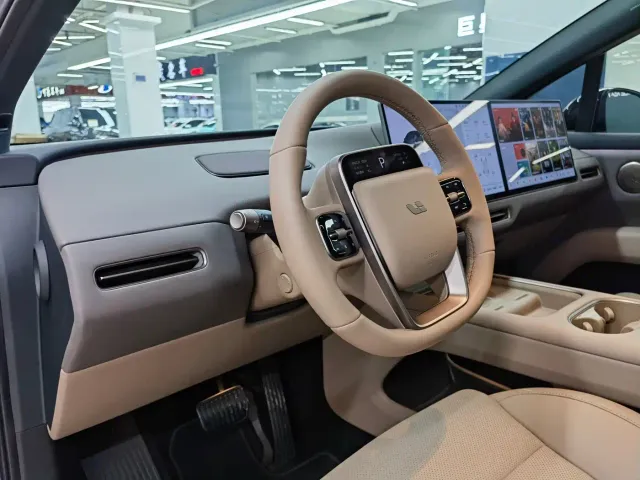 Li Auto i6 — Фото автомобиля 4