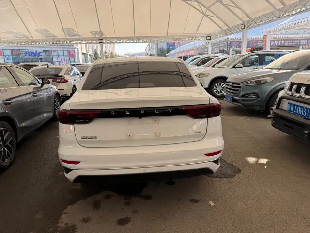 Geely Emgrand — Фото автомобиля 8
