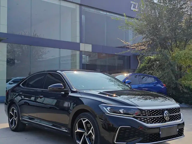 Volkswagen Passat — Фото автомобиля 3