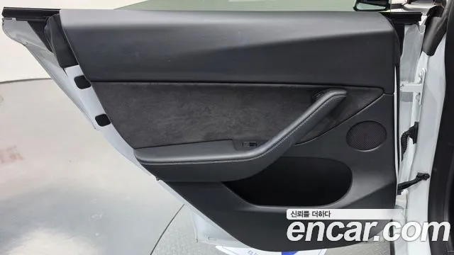 Tesla Model Y — Фото автомобиля 14