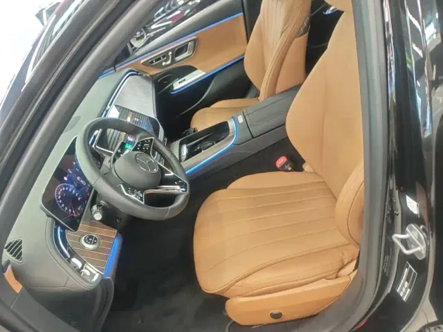 Mercedes-Benz E-Class — Фото автомобиля 14