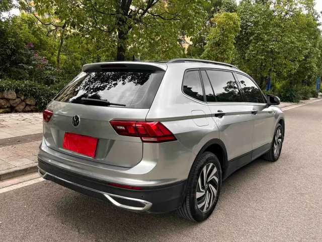 Volkswagen Tiguan L — Фото автомобиля 9