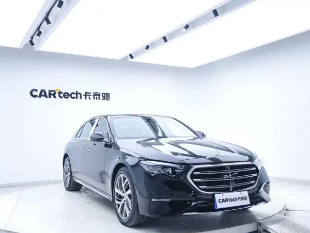 Mercedes-Benz E-Class — Фото автомобиля 2