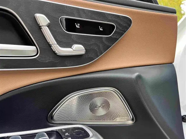 Mercedes-Benz E-Class — Фото автомобиля 10
