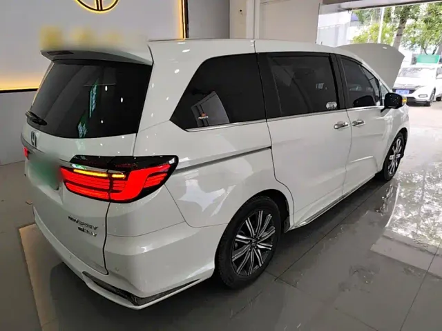 Honda Odyssey — Фото автомобиля 6