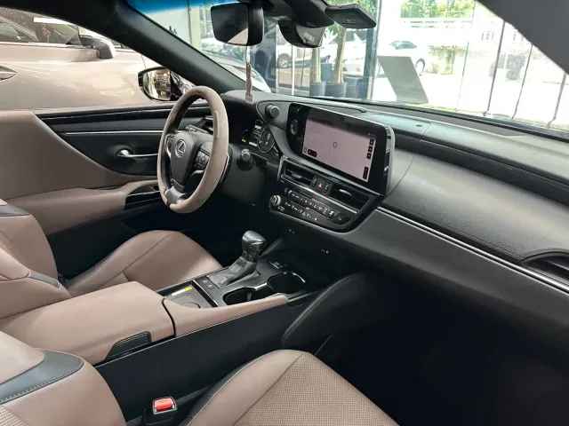 Lexus ES — Фото автомобиля 19