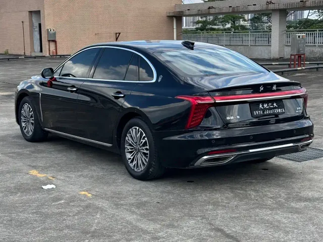 Hongqi H5 — Фото автомобиля 10