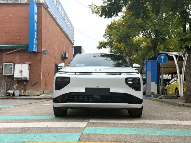 Xpeng G9 — Фото автомобиля 7