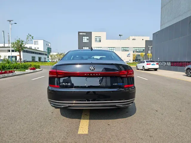 Volkswagen Passat — Фото автомобиля 9