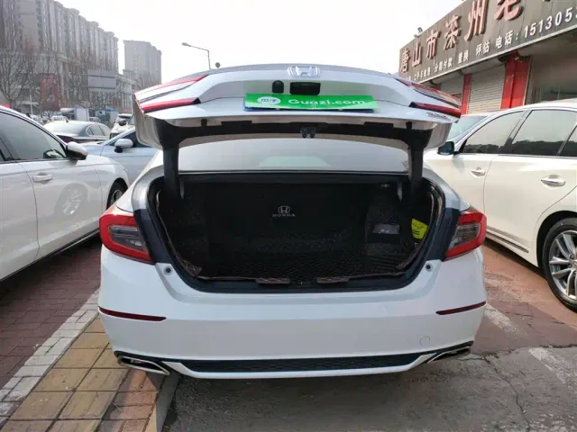 Honda Accord — Фото автомобиля 18