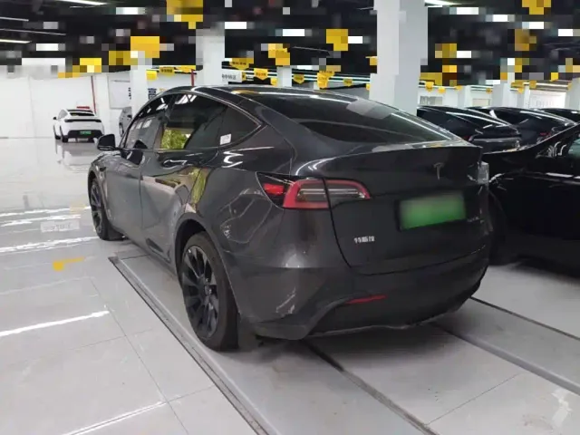 Tesla Model Y — Фото автомобиля 4