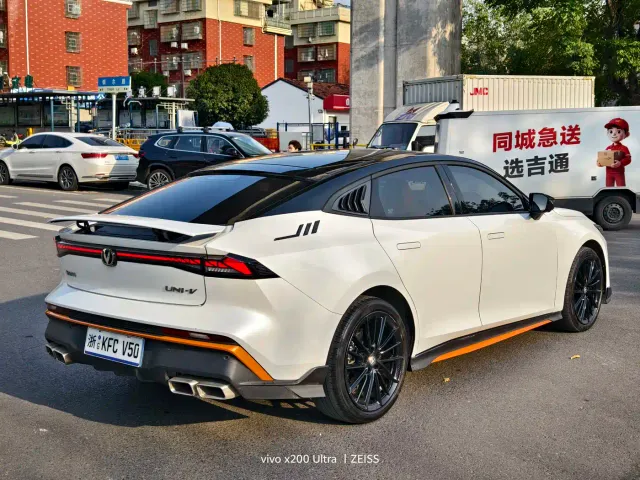 Changan UNI-V — Фото автомобиля 12